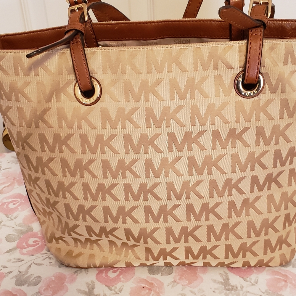 Michael Kors*SOLD* - Picture 6 of 9